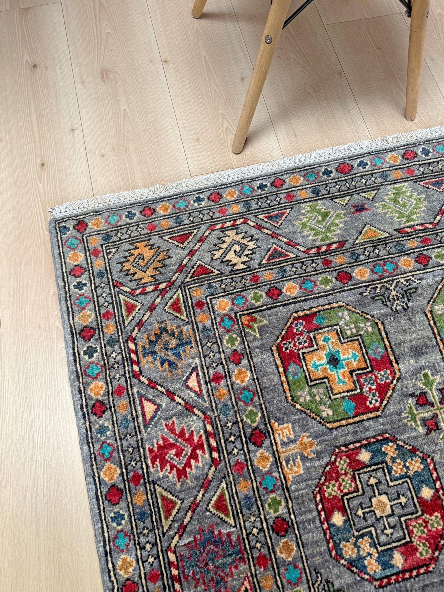 Transitional Gray Neutral Ersari Elephant Foot rug 4x6. Handmade Turkmen tribal wool rug perfect for living room, bedroom, or entryway. Free shipping from the best rug shop in the San Francisco Bay Area, Burlingame CA.