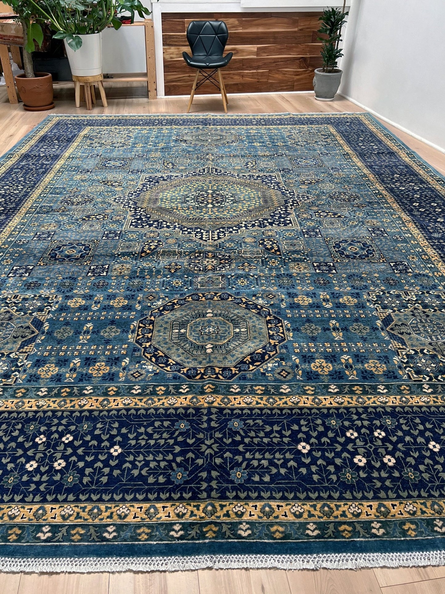 50x50 mamluk handmade area rug. 10x14 rug for living room. Luxury rug shop palo alro. Oriental rug shop san francisco bay area.