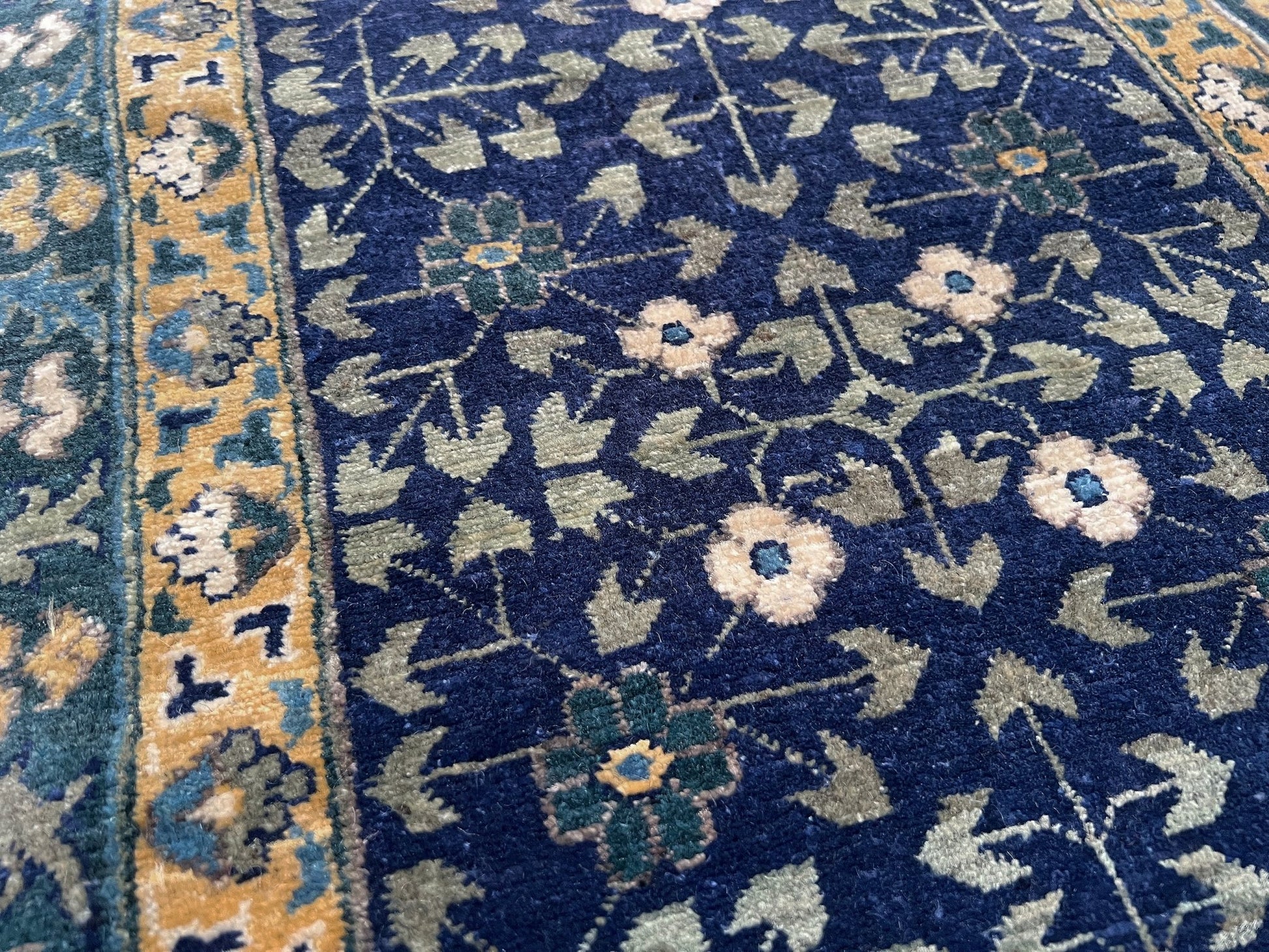 50x50 mamluk handmade area rug. 10x14 rug for living room. Luxury rug shop palo alro. Oriental rug shop san francisco bay area.