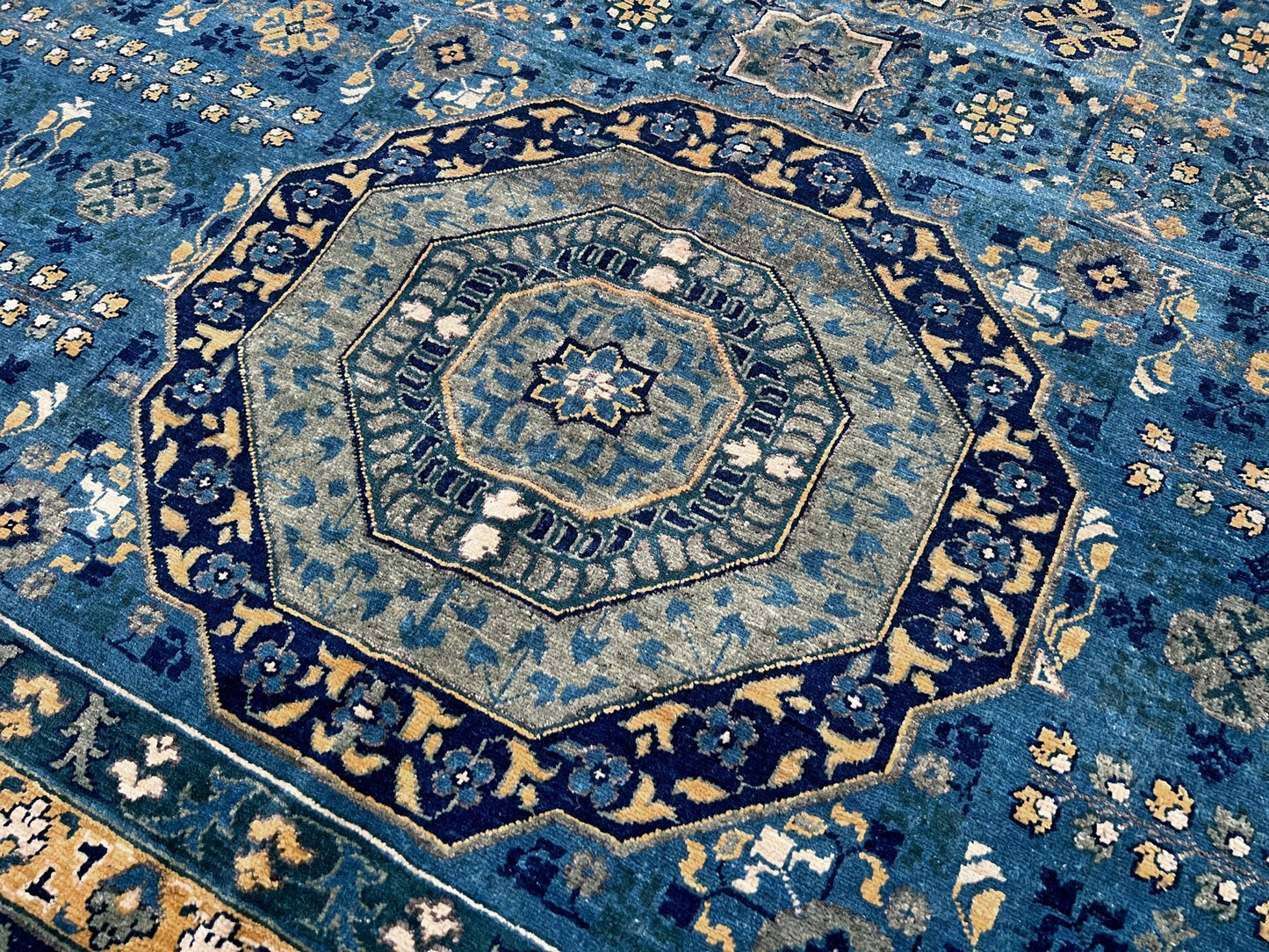 50x50 mamluk handmade area rug. 10x14 rug for living room. Luxury rug shop palo alro. Oriental rug shop san francisco bay area.