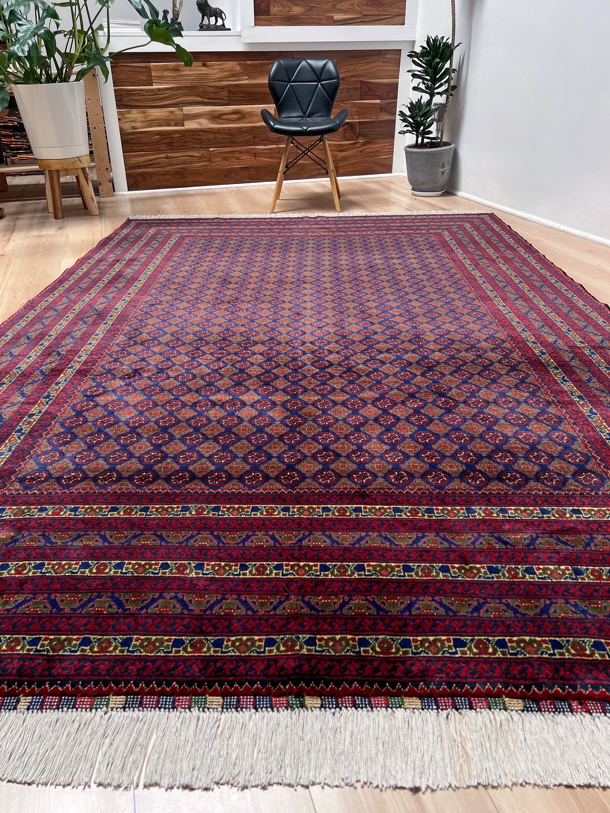 Burgundy navy Turkmen fine handmade area rug shop palo alto. Oriental rug shop san francisco bay area. Luxury rug from afghanistan