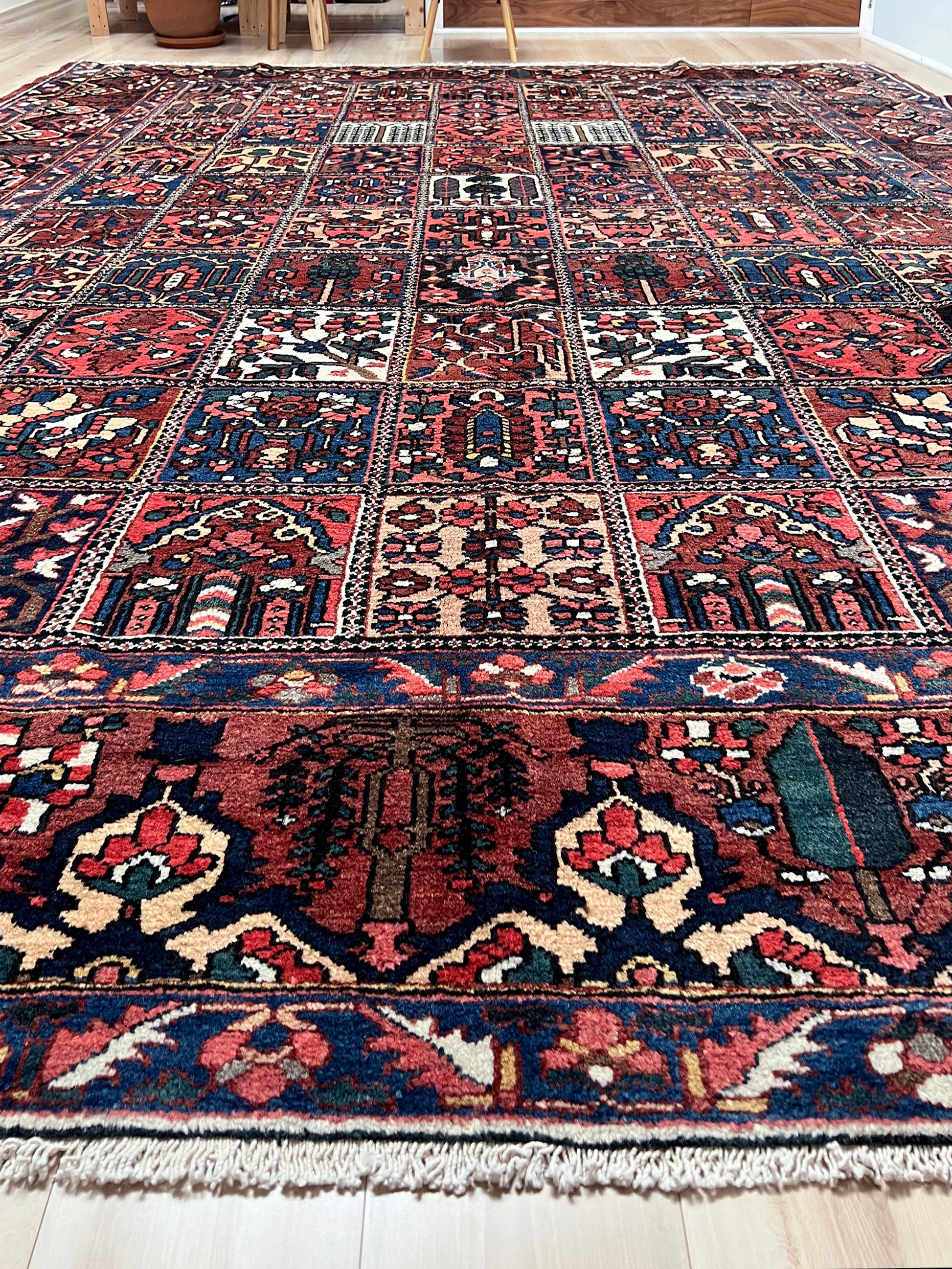 serapi heriz persian handmade area rug. 10x14 vintage rug for living room. Luxury living room rug shop palo alto menlo park. Oriental rug shop san francisco bay area.