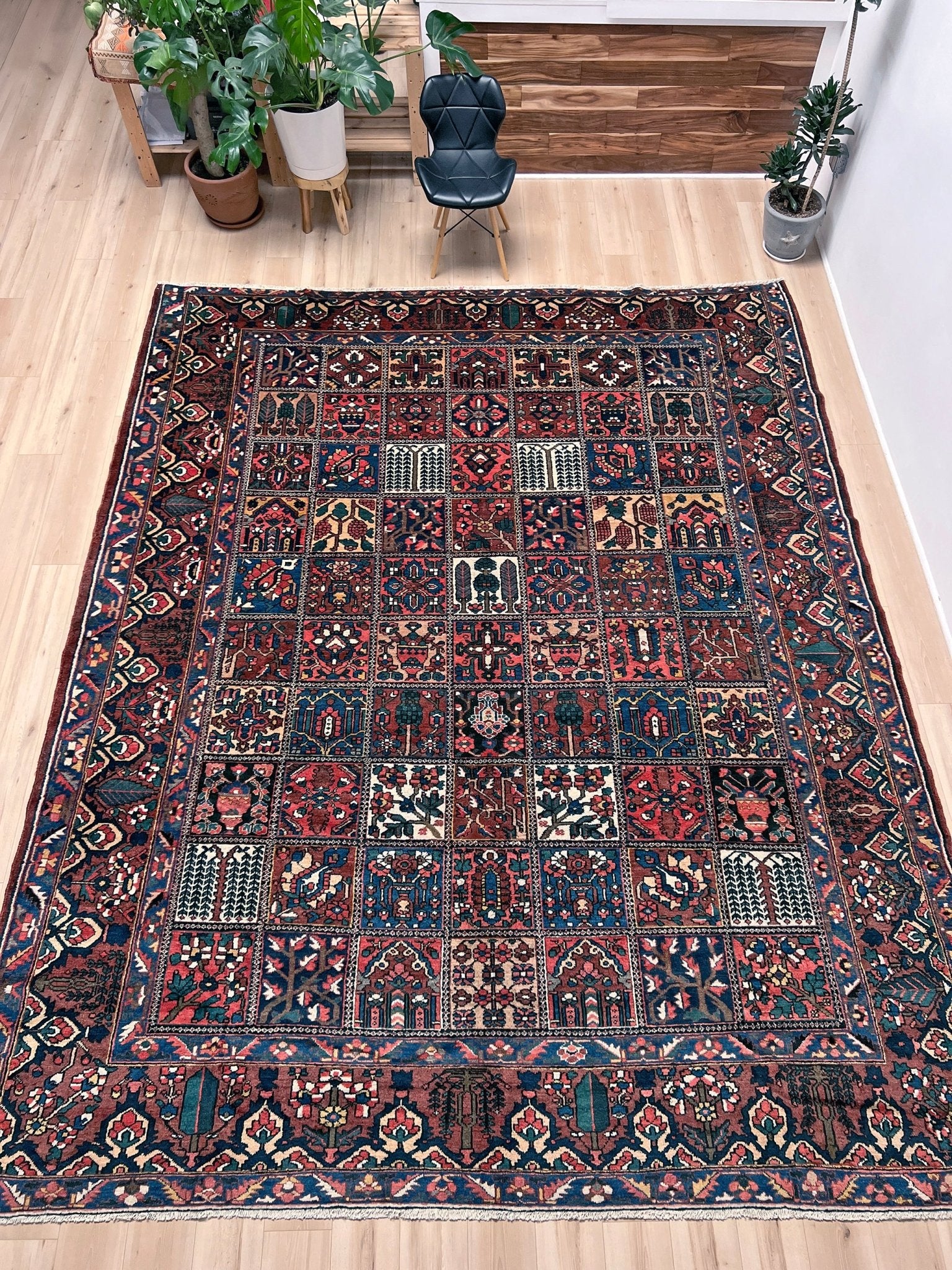 bakhtiari handmade area rug. 10x14 persian rug for living room. Luxury living room rug shop palo alto menlo park. Oriental rug shop san francisco bay area.