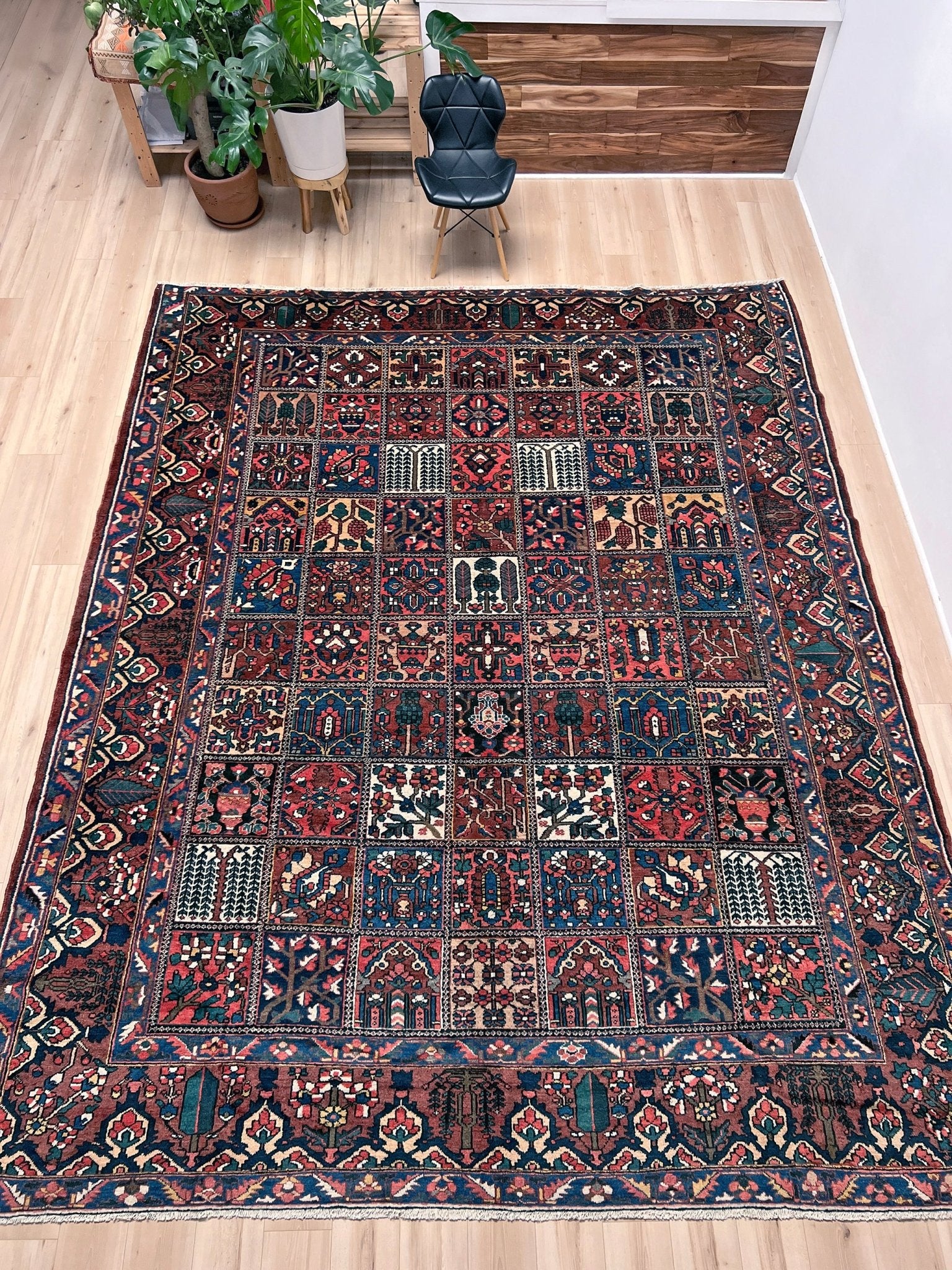 serapi heriz persian handmade area rug. 10x14 vintage rug for living room. Luxury living room rug shop palo alto menlo park. Oriental rug shop san francisco bay area.