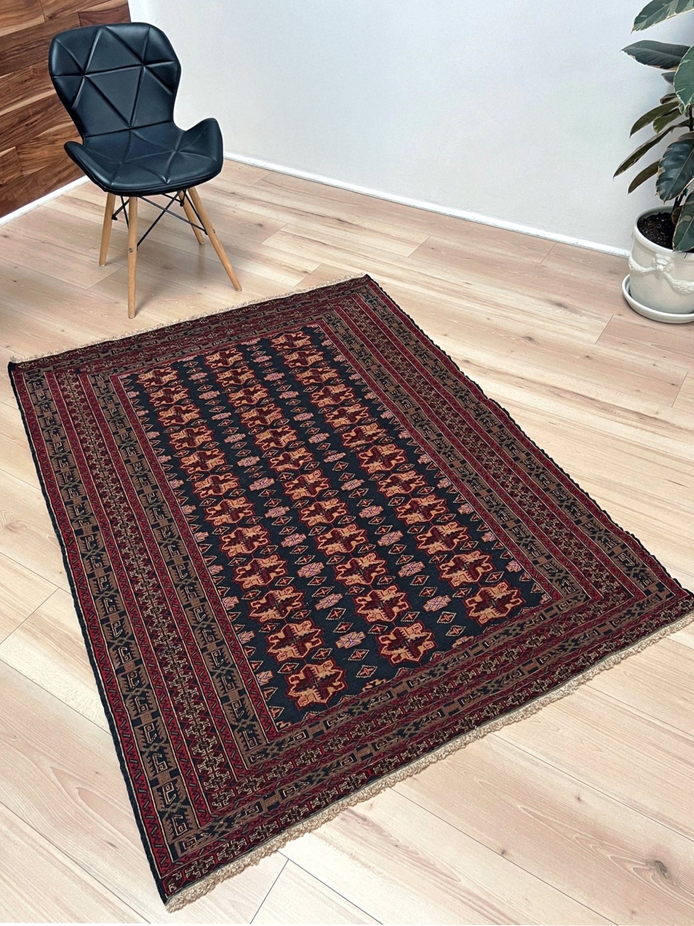 4x5 scatter vintage caucasian Soumak rug shop. Handmade rug store berkeley. Buy handmade rug online. Kilim rug sale