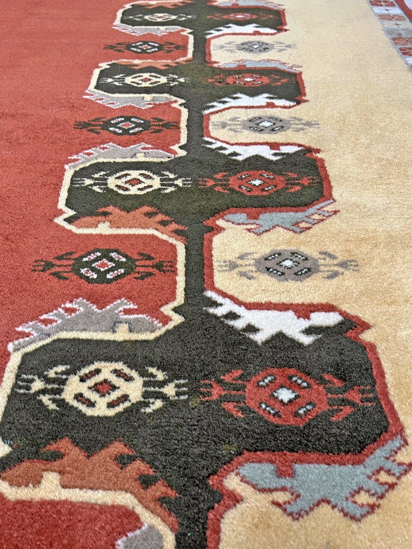 Decorative rug with geometric pattern on beige background. 6x7 Beige Terracotta red Konya Turkish Soft Rug. Vintage Rug Shop San Francisco Bay Area. 