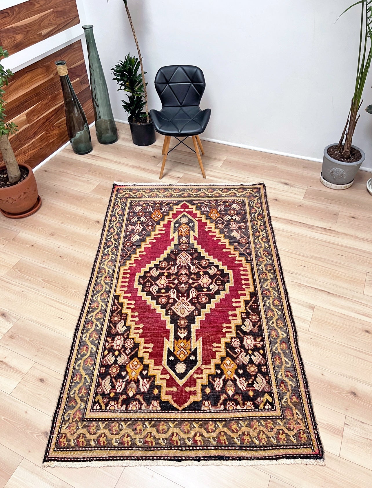 Derbend Caucasian Scatter Rug. 4x6 ft small handmade rug for living room bedroom study kitchen. Oriental rug shop San francisco bay area. Buy handmade wool rug online free shipping USA Canada.