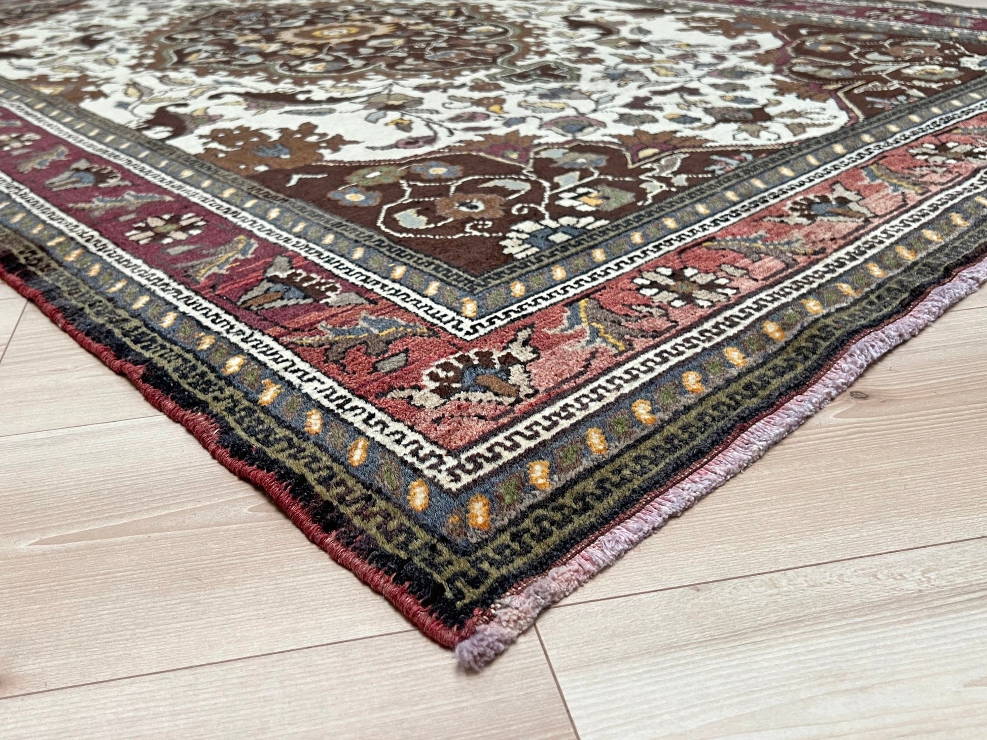 Kayseri Vintage turkish rug shop San francisco bay area. Carpet store Buy handmade 5x7 wool rug online free shipping.