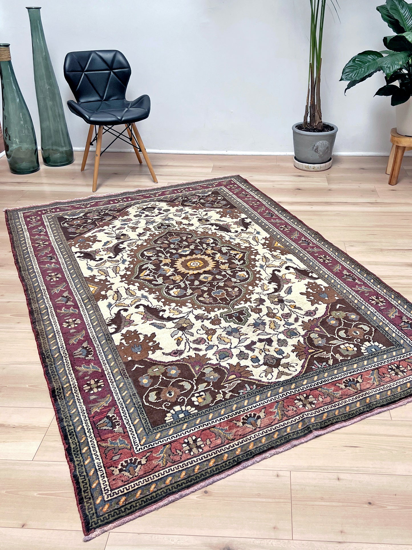 Kayseri Vintage turkish rug shop San francisco bay area. Carpet store Buy handmade 5x7 wool rug online free shipping.