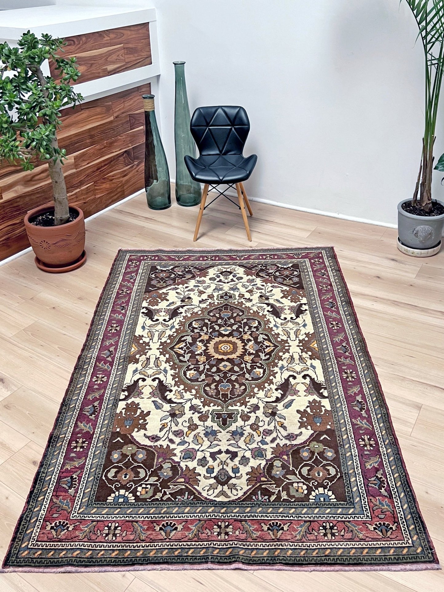 Kayseri Vintage turkish rug shop San francisco bay area. Carpet store Buy handmade 5x7 wool rug online free shipping.