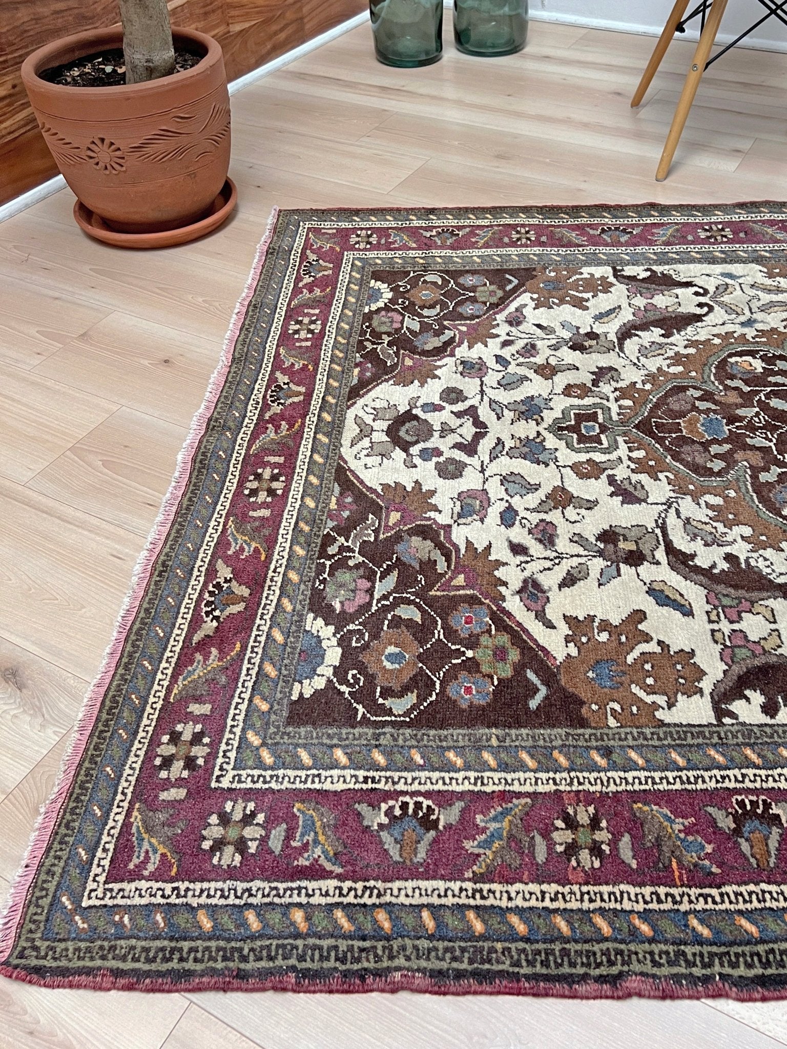 Kayseri Vintage turkish rug shop San francisco bay area. Carpet store Buy handmade 5x7 wool rug online free shipping.