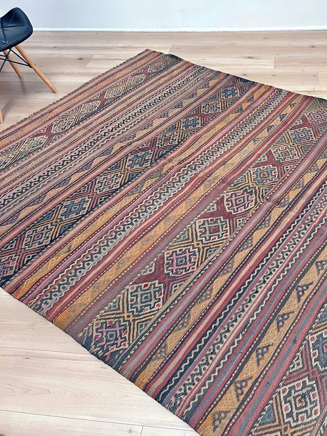 Handmade Turkish Kilim rug shop. Wool 6x8 rug for living room bedroom nursery kitchen dining. Turkish rug shop san francisco bay area