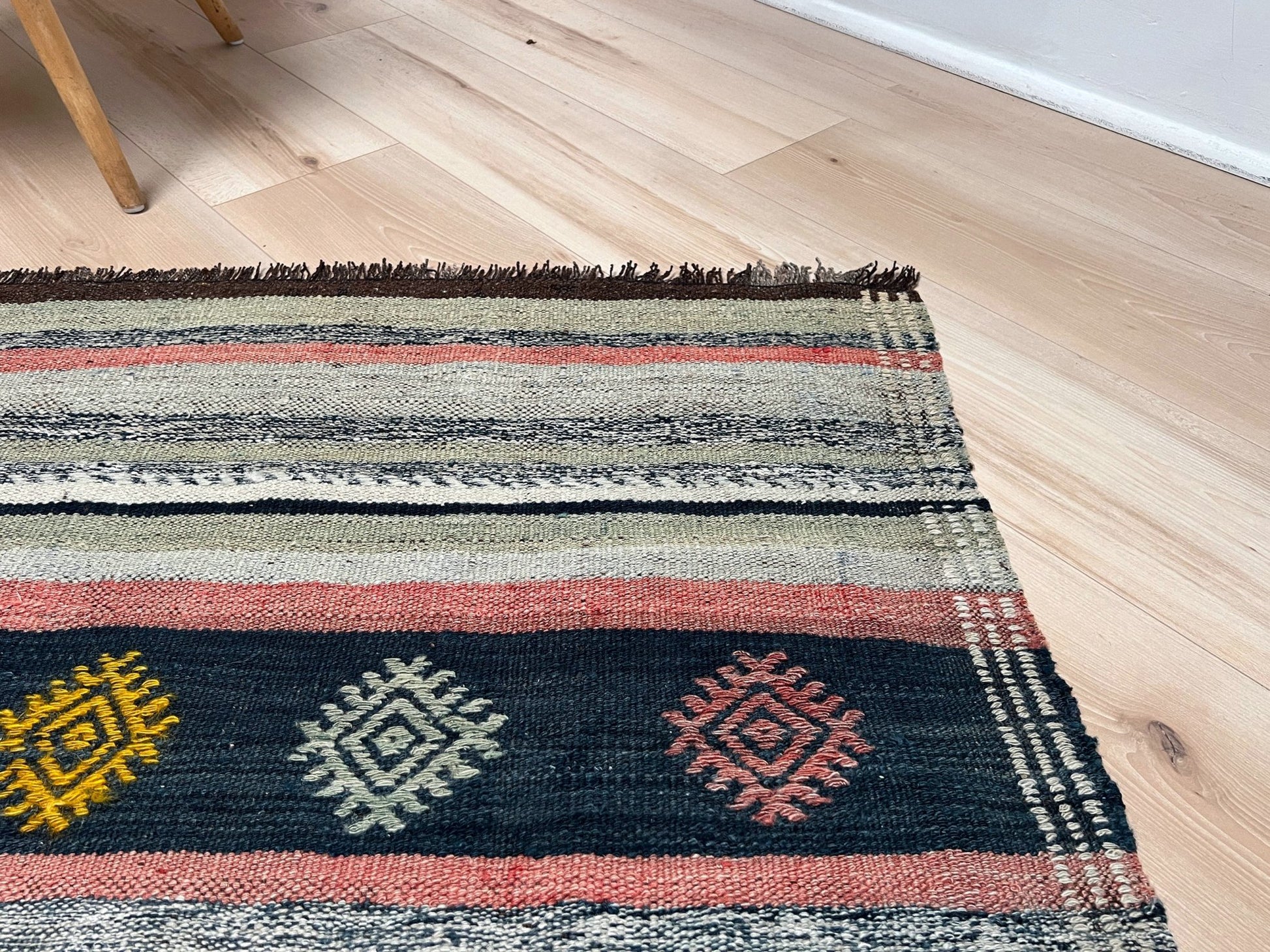 5x7 vintage turkish kilim rug in living room setting, bright colors, indigo rugs, soft rug, bold color, San Francisco Bay Area, California, rug store, rug shop, local shop, vintage rug, modern kilim, warm colors, antique rug, antique kilim.