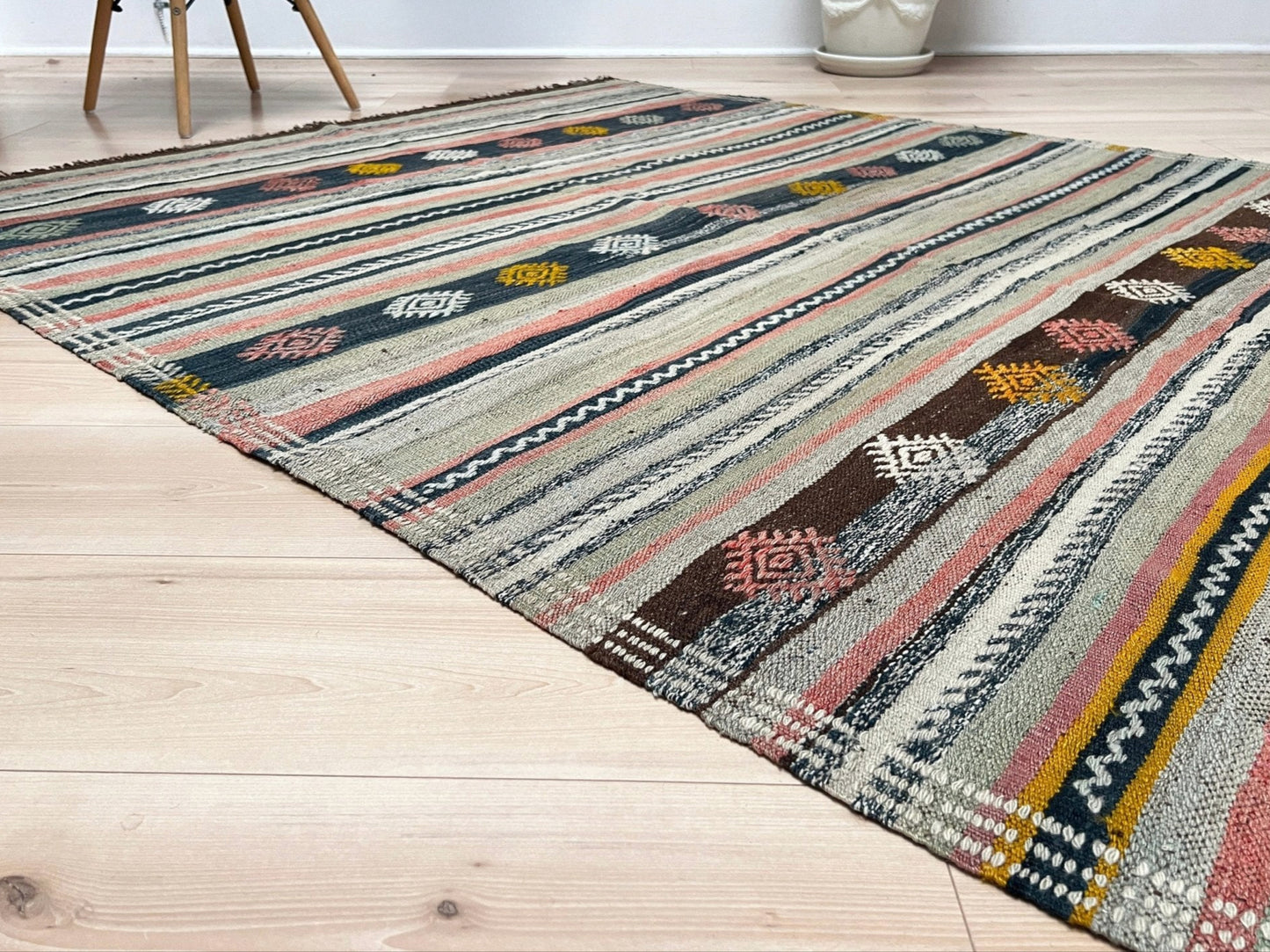 5x7 vintage turkish kilim rug in living room setting, bright colors, indigo rugs, soft rug, bold color, San Francisco Bay Area, California, rug store, rug shop, local shop, vintage rug, modern kilim, warm colors, antique rug, antique kilim.