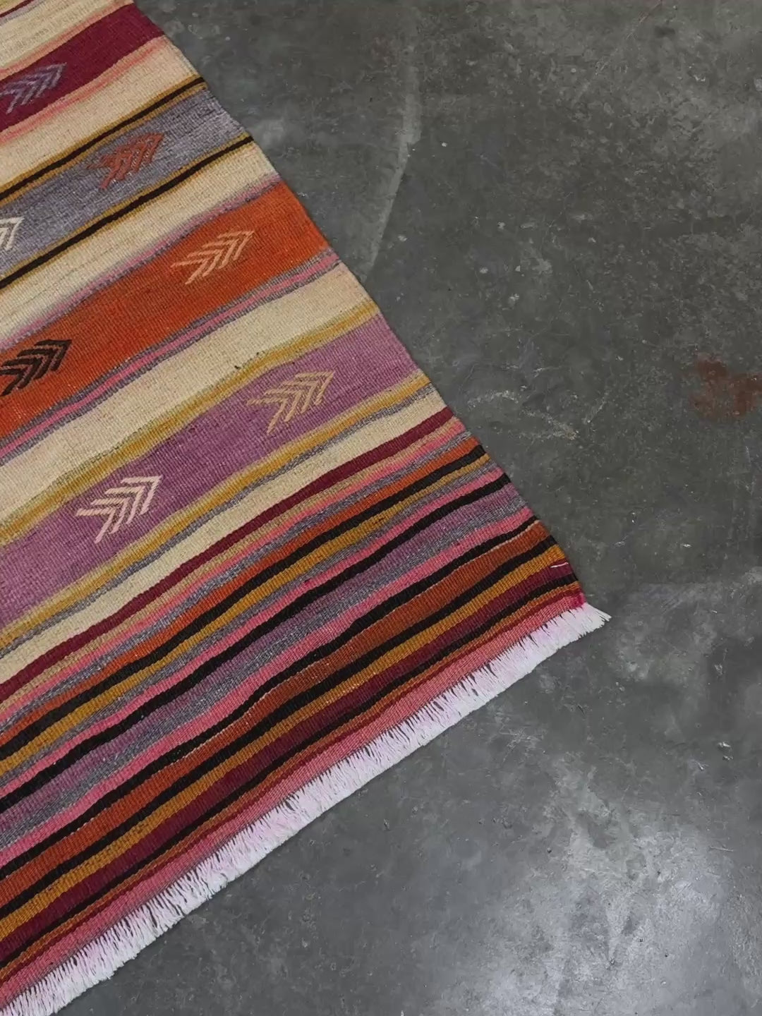 Vintage Anatolian kilim rug, 6x8 with horizontal arrow motifs in sun-washed tones.