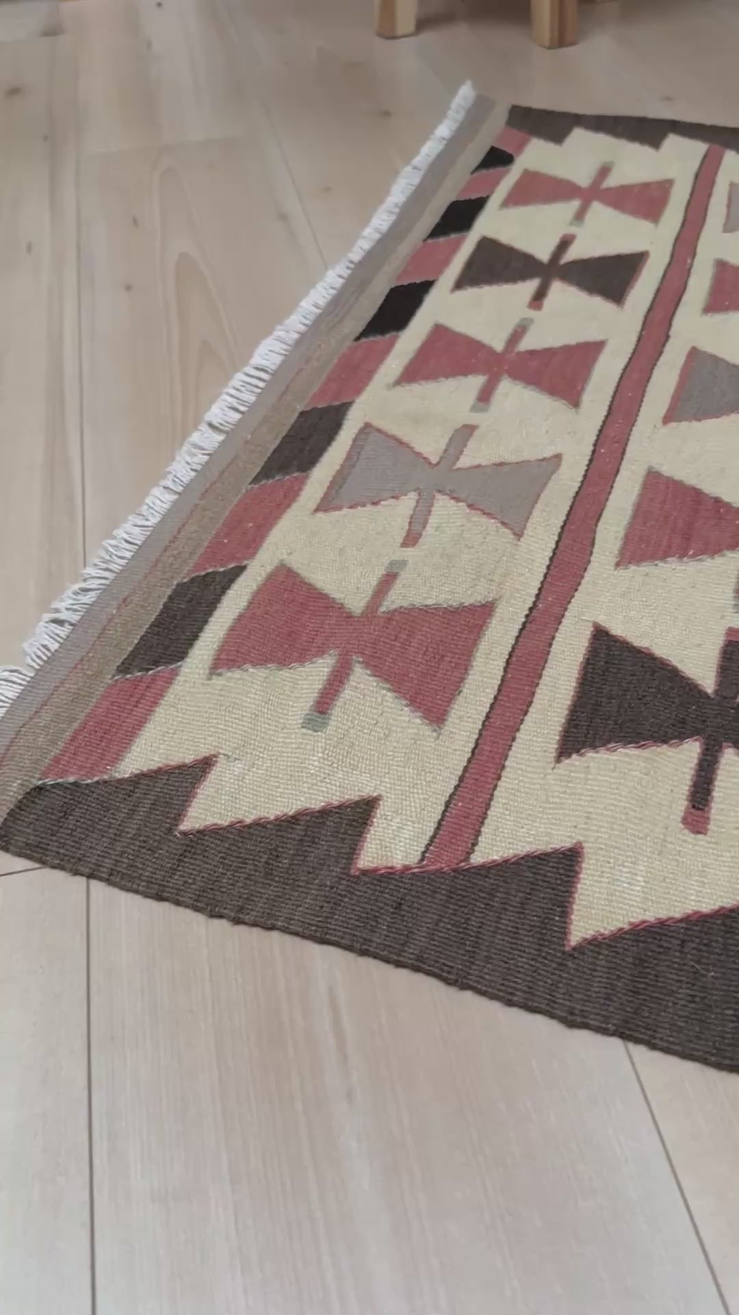 Vintage Mut Turkish kilim (3′1″ × 4′10″) with bow-tie tribal motifs and a stepped medallion in warm ivory, muted rose, taupe-grey, chocolate brown. Handmade Turkish flatweave, 1970s, sold by Indigo Rugs in Burlingame / San Francisco Bay Area.