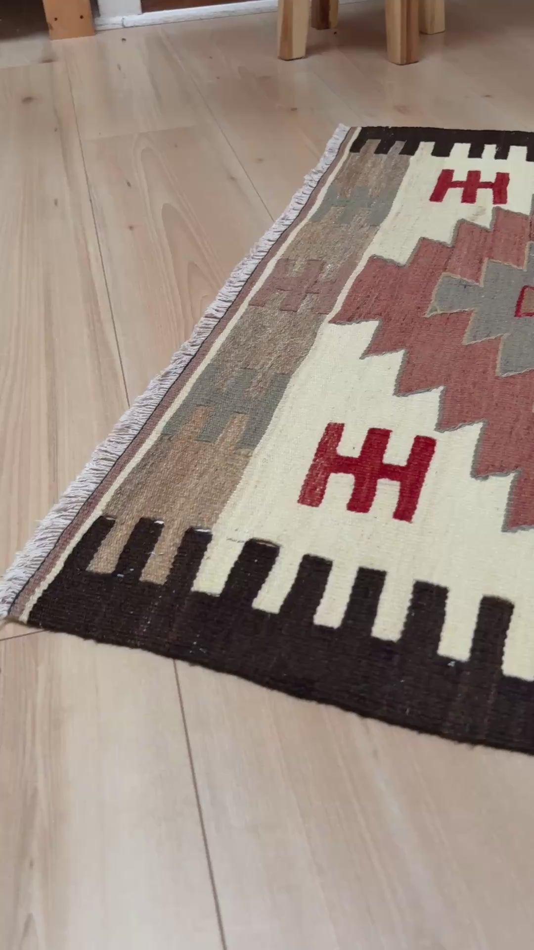 Vintage Mut kilim rug 3x5 in ivory, and rose — handmade Turkish flatweave rug wall art living room kitchen bedroom study sold by Indigo Rugs, Burlingame CA / San Francisco Bay Area.