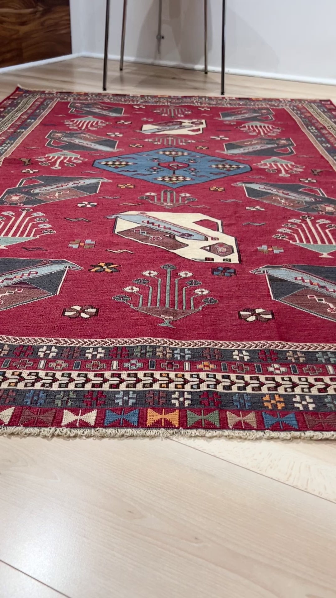 armenian soumak vintage caucasian rug. 4x6 rug for living room, bedroom, study, office. Oriental rug shop San Francisco Bay Area. Buy vintage rug online free shipping USA and Canada.