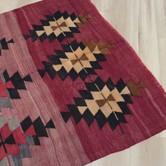 pergamum turkish kilim rug. Vintage rug store San francisco bay area. Flatweave aztec stylr rug for living room, bedroom, dining, kitchen. Buy turkish rug online shopping free shipping to USA and Canada.