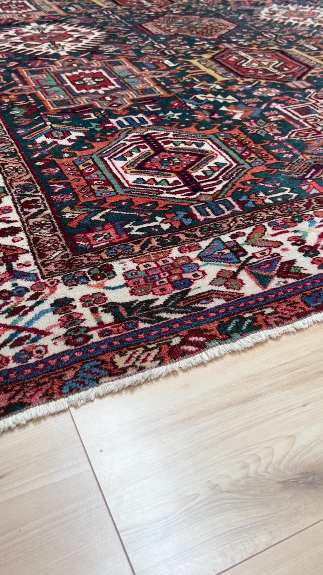 karadja karaja heriz persian rug. Large area rug for living room, bedroom, dining, office. Oriental rug shop san francisco bay area. Buy handmade wool vintage rug online free shipping USA and Canada