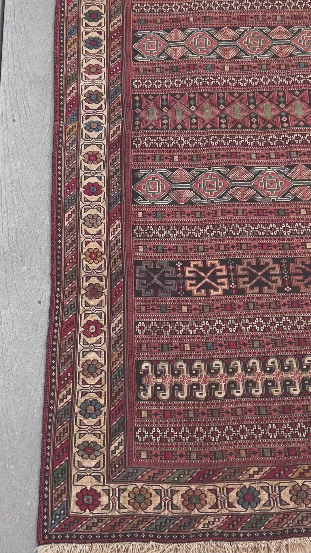 Rahrah Persian Soumak Rug. Small Oriental Rug for Bedroom, Studyi office, living room. Buy handmade rug online free shipping USA and Canada. Orient RUG SHOP San Francisco Bay Area.