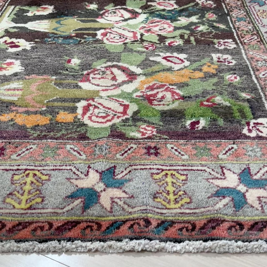 karabagh roses vintage caucasian rug from Azerbaijan. Oriental rug shop San Francisco Bay Area. Buy handmade vintage rug online free shipping USA and Canada. Turkish rug store menlo park, berkeley, portland.