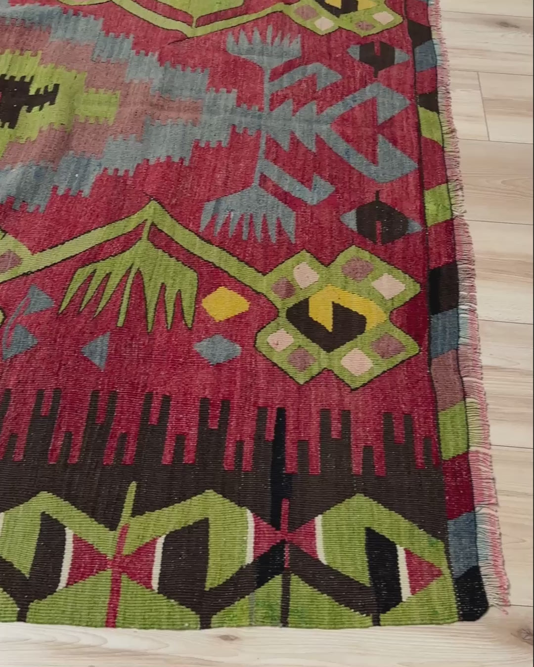 Vintage Esme Turkish kilim rug featuring in madder red, olive green colors, geometric medallions, handmade Anatolian wool flatweave rug measuring 6x10 in excellent vintage condition.