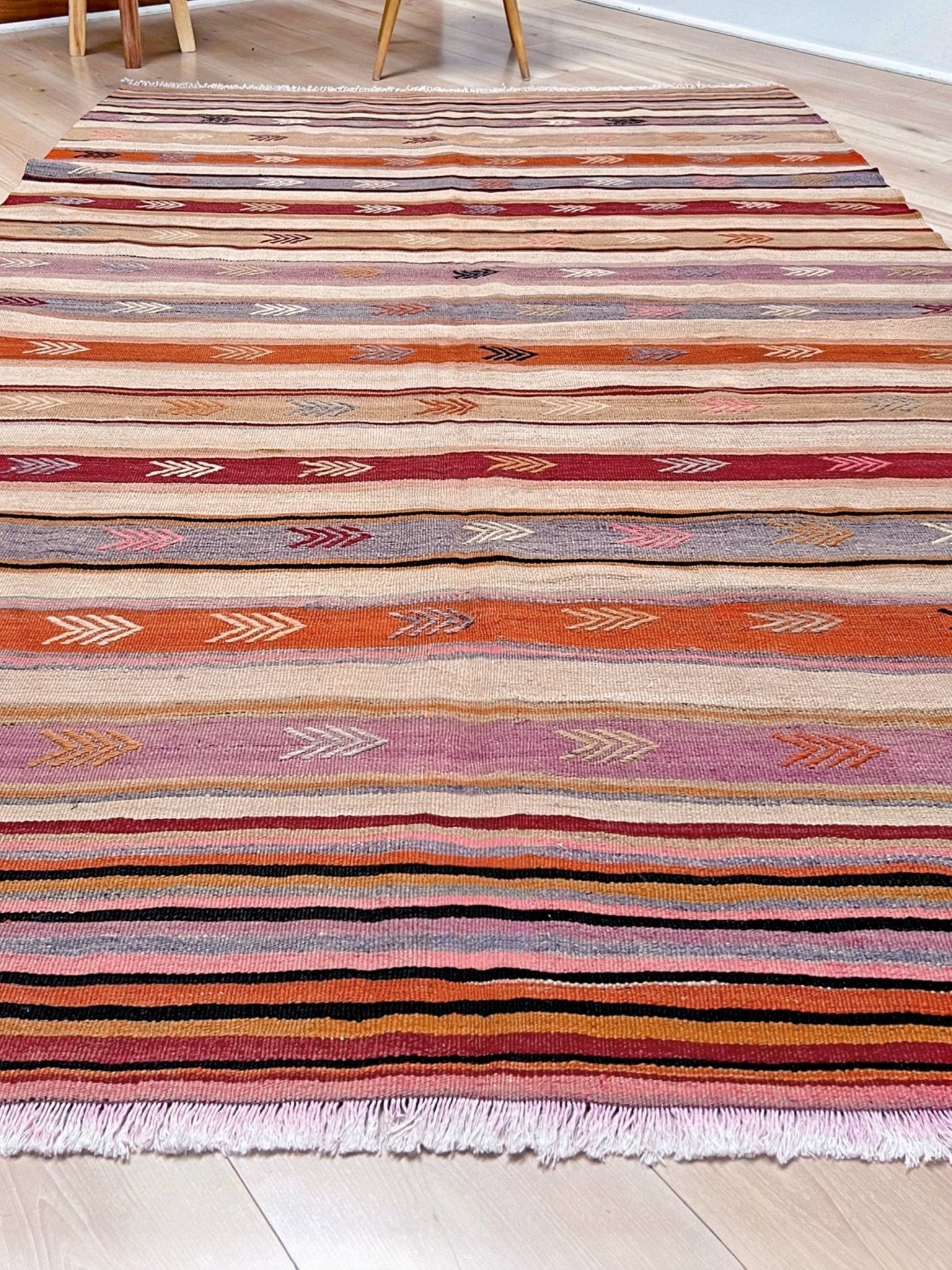 Vintage Anatolian kilim rug, 6x8 with horizontal arrow motifs in sun-washed tones.