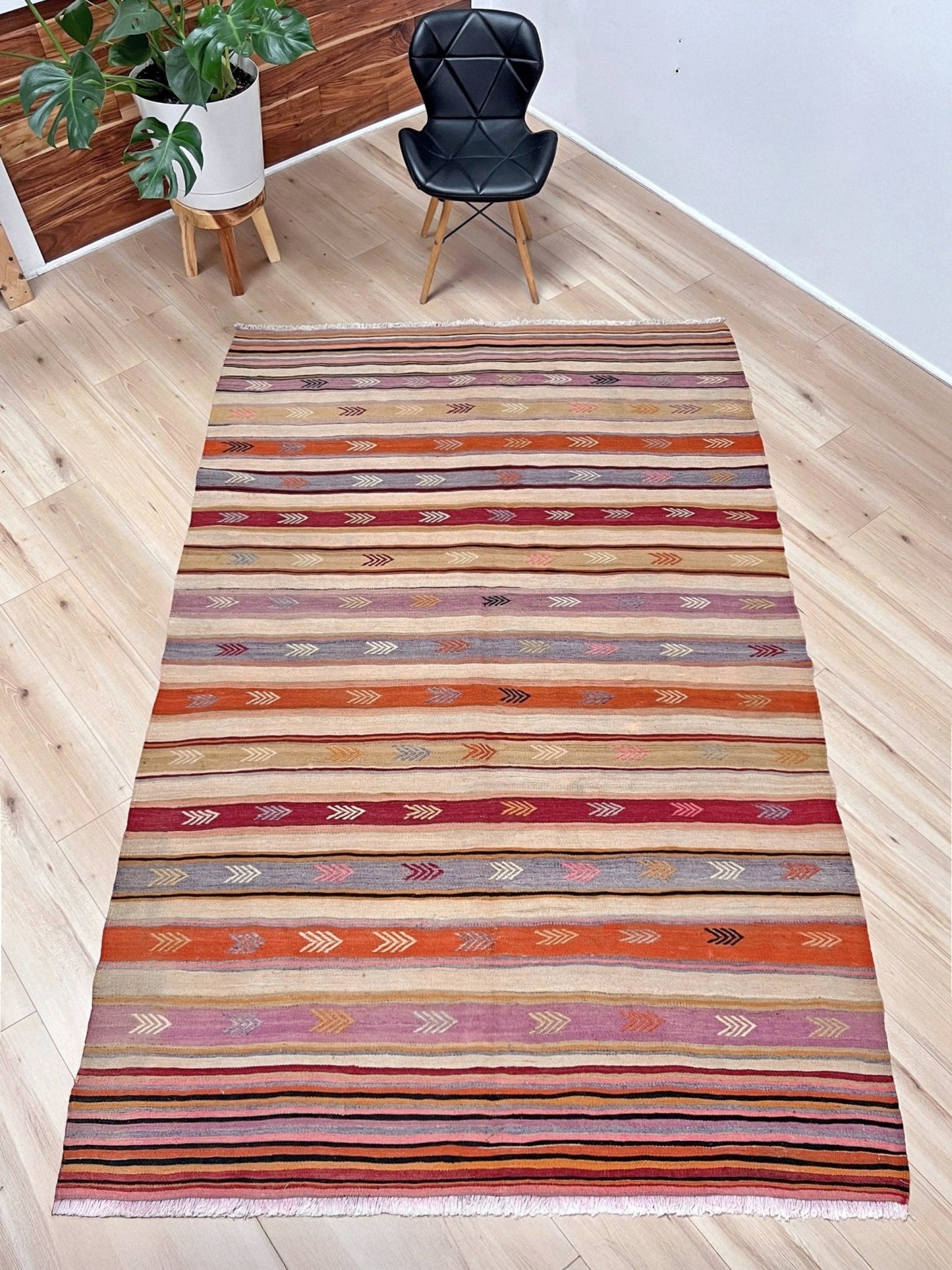 Vintage Anatolian kilim rug, 6x8 with horizontal arrow motifs in sun-washed tones.