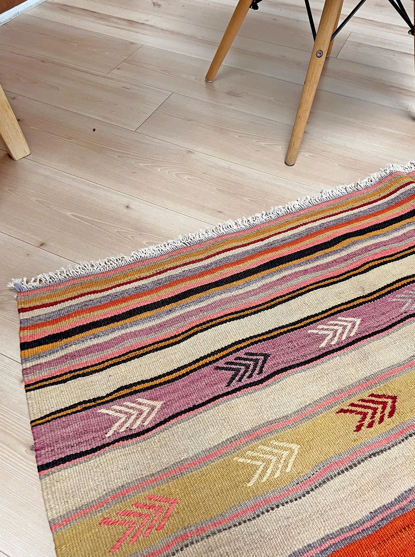 Vintage turkish kilim rug shop bay area. Handmade vibrant rug in living room setting. 6x8 handmade wool rug.  Kilim shop san francisco bay area berkeley california.