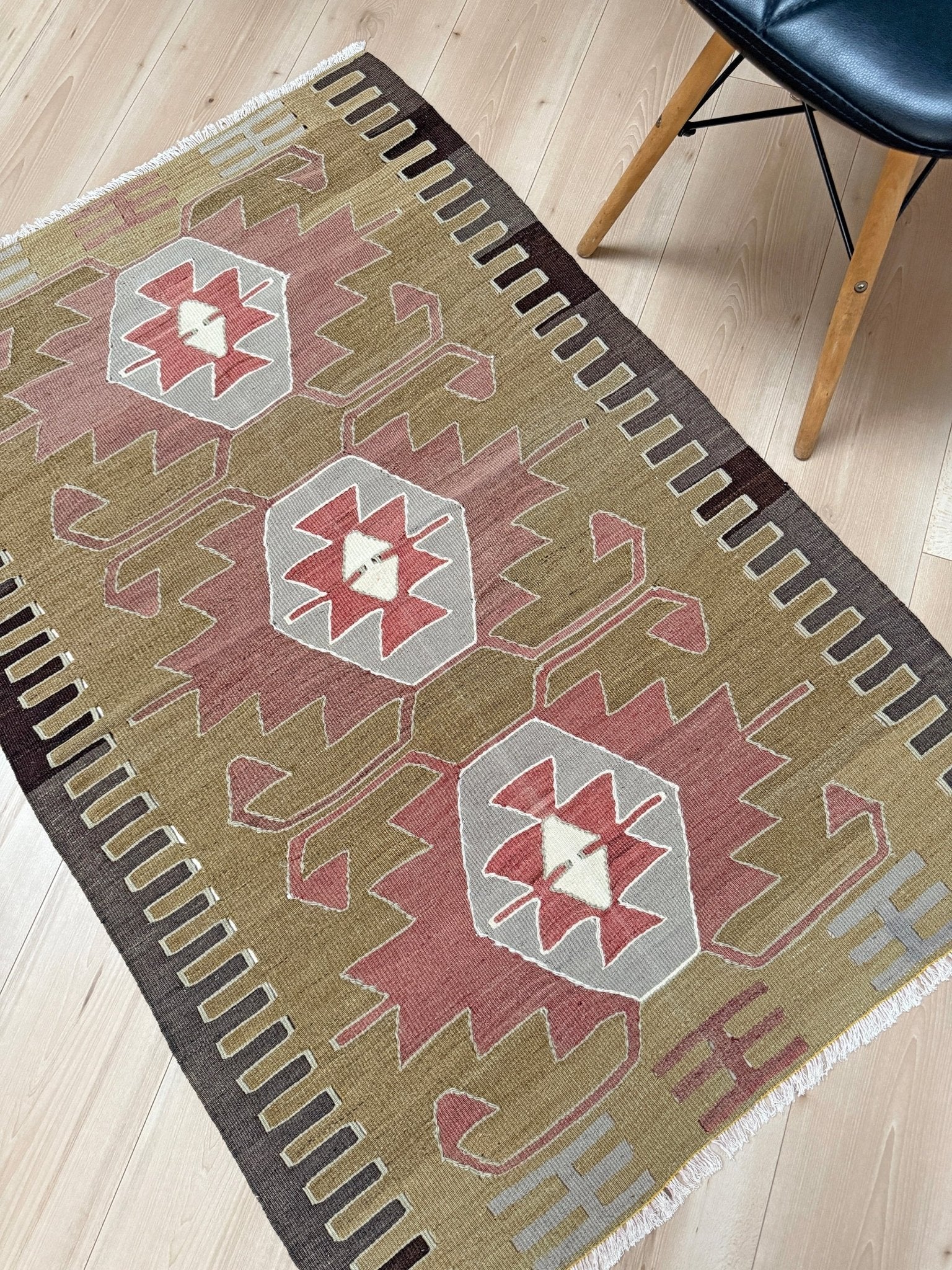 3x4 Navajo style turkish kilim wool rug for bedroom nursery kitchen entry tribal flatweave rug  shop san francisco bay area. Handmade wool flatweave rug.