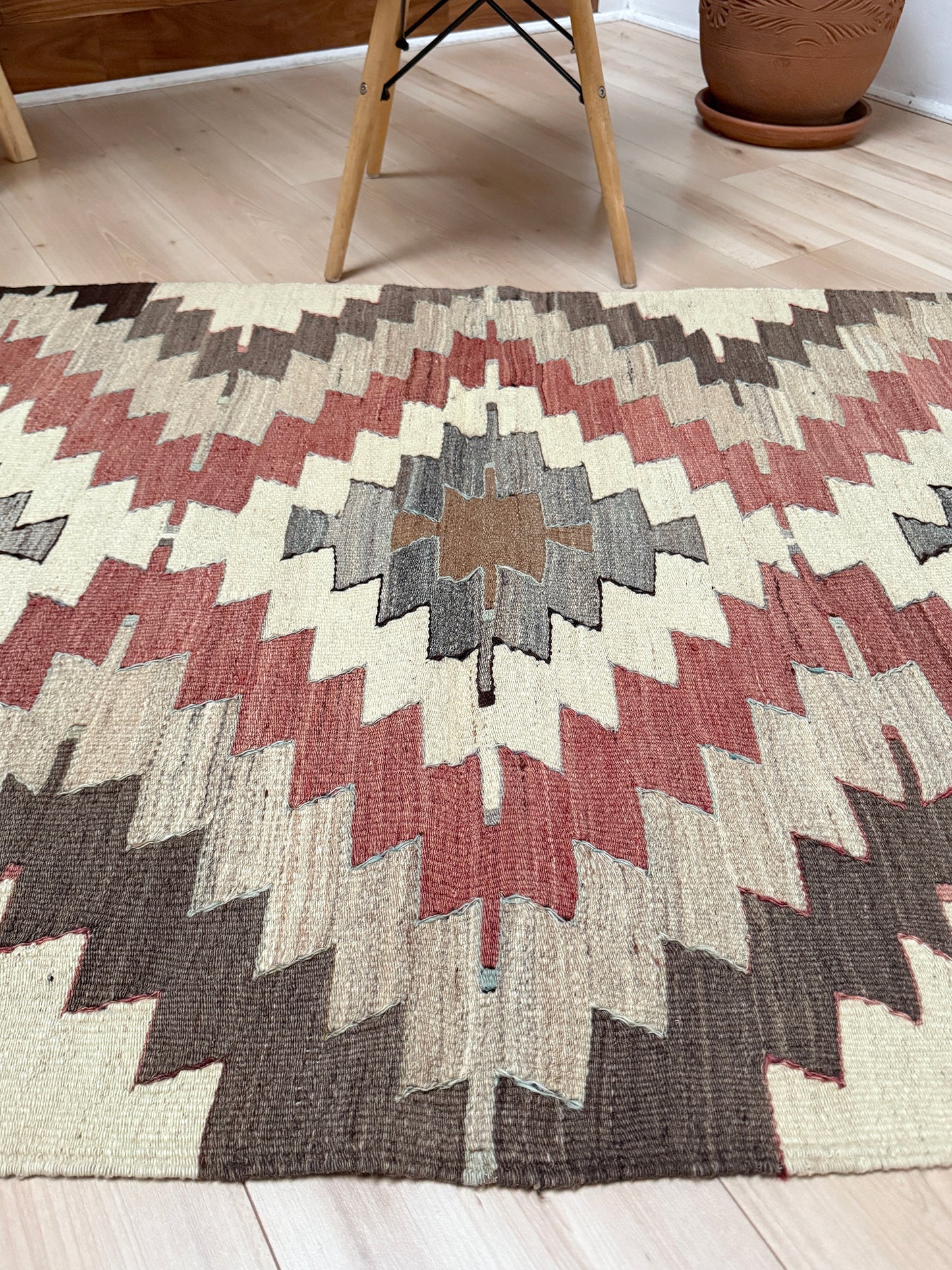 Vintage Mut kilim rug 3x6 in clay rose, ivory, and saddle brown — hand-woven Turkish flatweave, 1970s, sold by Indigo Rugs, Burlingame CA / San Francisco Bay Area.