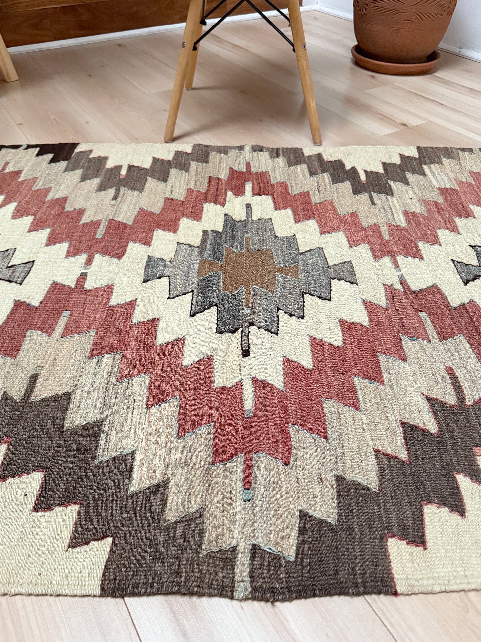 Vintage Mut kilim rug 3x6 in clay rose, ivory, and saddle brown — hand-woven Turkish flatweave, 1970s, sold by Indigo Rugs, Burlingame CA / San Francisco Bay Area.