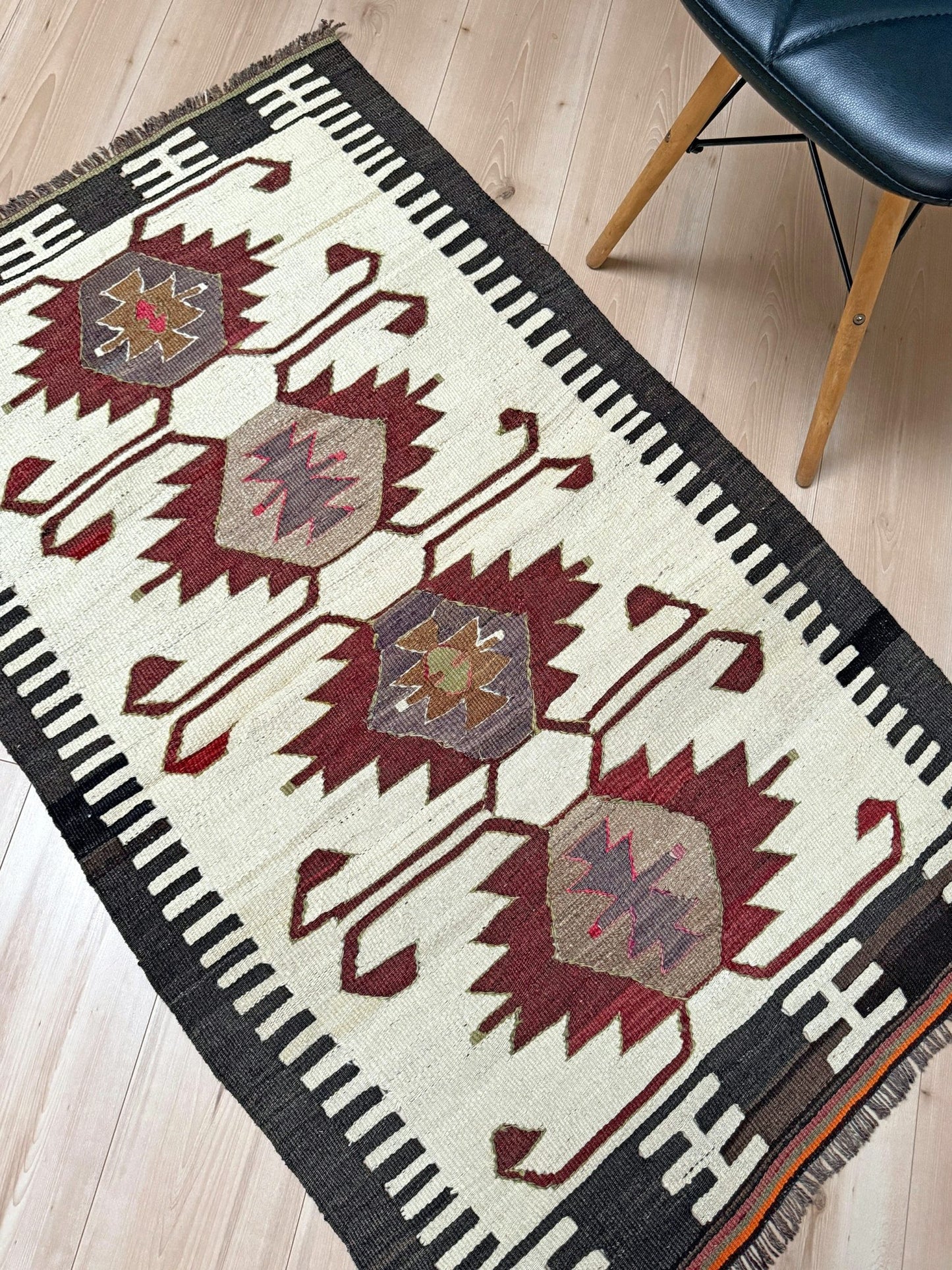 Vintage Mut kilim rug 3x5 handmade Turkish flatweave — geometric tribal design — wall hanging — best rug shop San Francisco Bay Area Burlingame CA. Handmade rug with earth color for living room, bedroom, kitchen, study.