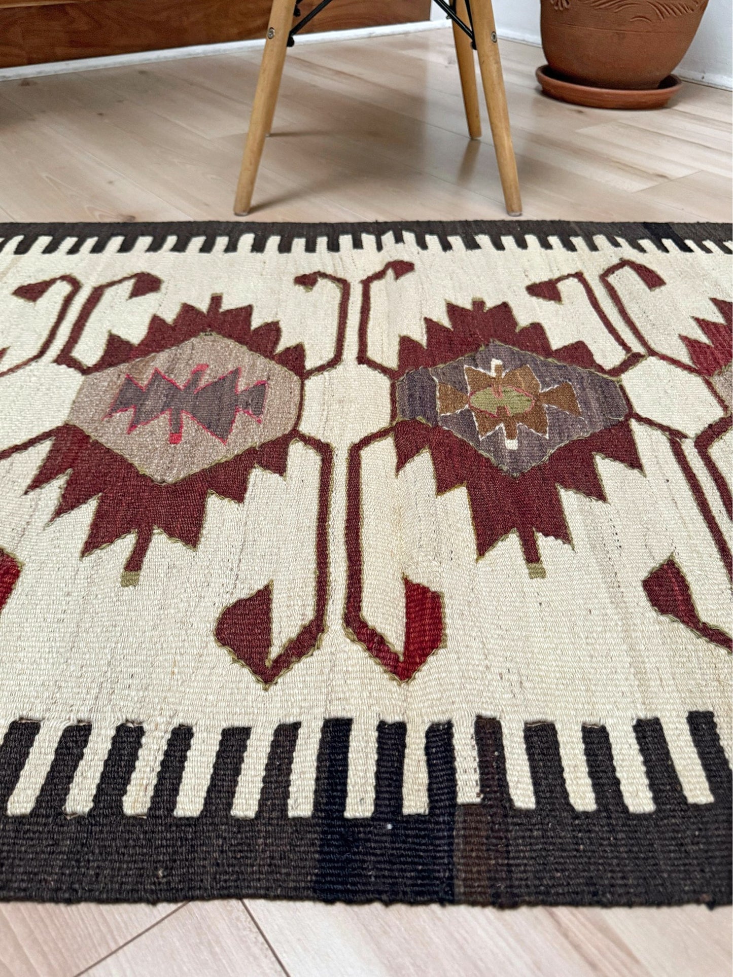 Vintage Mut kilim rug 3x5 handmade Turkish flatweave — geometric tribal design — wall hanging — best rug shop San Francisco Bay Area Burlingame CA. Handmade rug with earth color for living room, bedroom, kitchen, study.