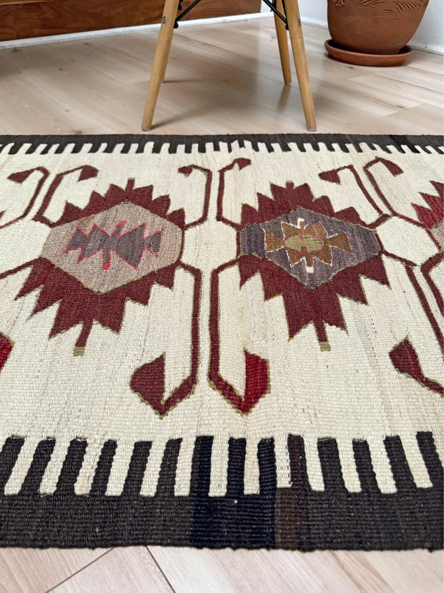 Vintage Mut kilim rug 3x5 handmade Turkish flatweave — geometric tribal design — wall hanging — best rug shop San Francisco Bay Area Burlingame CA. Handmade rug with earth color for living room, bedroom, kitchen, study.