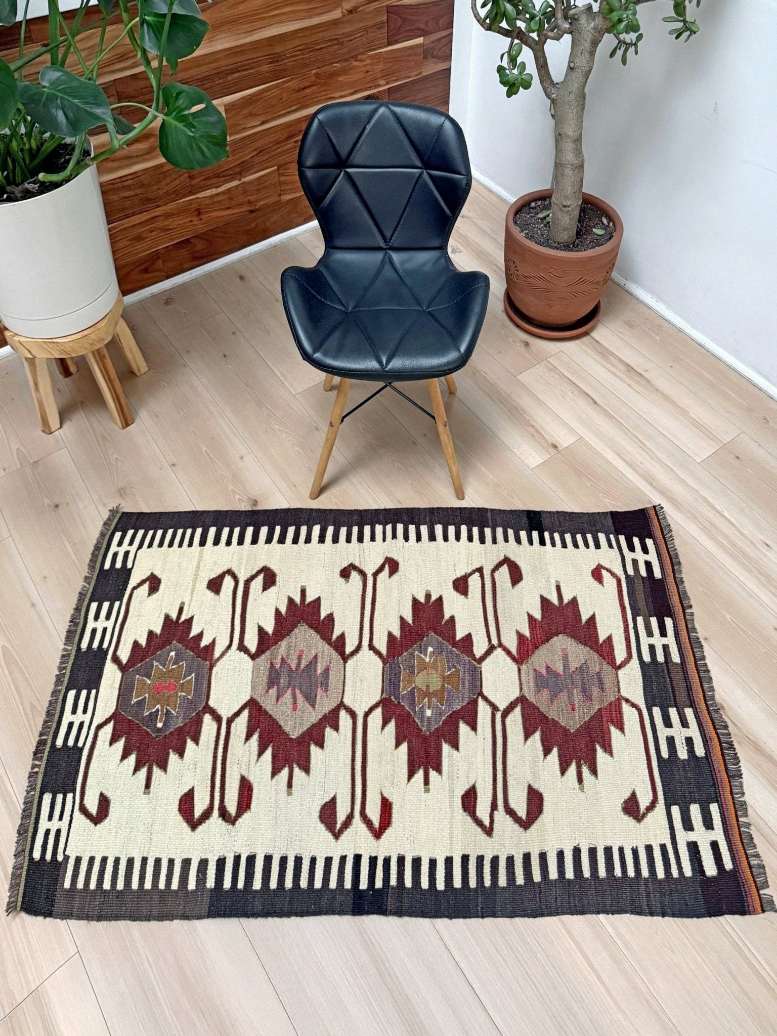 Vintage Mut kilim rug 3x5 handmade Turkish flatweave — geometric tribal design — wall hanging — best rug shop San Francisco Bay Area Burlingame CA. Handmade rug with earth color for living room, bedroom, kitchen, study.