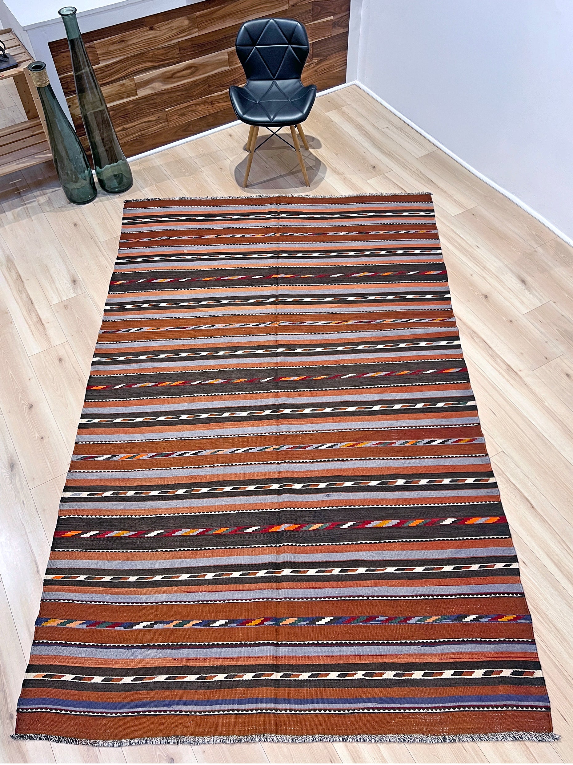 6X9 Caucasian minimalist kilim rug shop san francisco bay area. Buy online Handmade wool rug for dining, nursery, bedroom, living room.