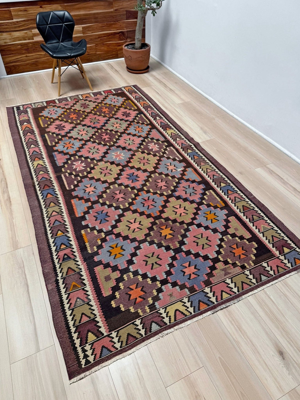 Diamond Caucasian Kilim • Handmade Vintage Flatweave Rug (4'11"x9'2")
