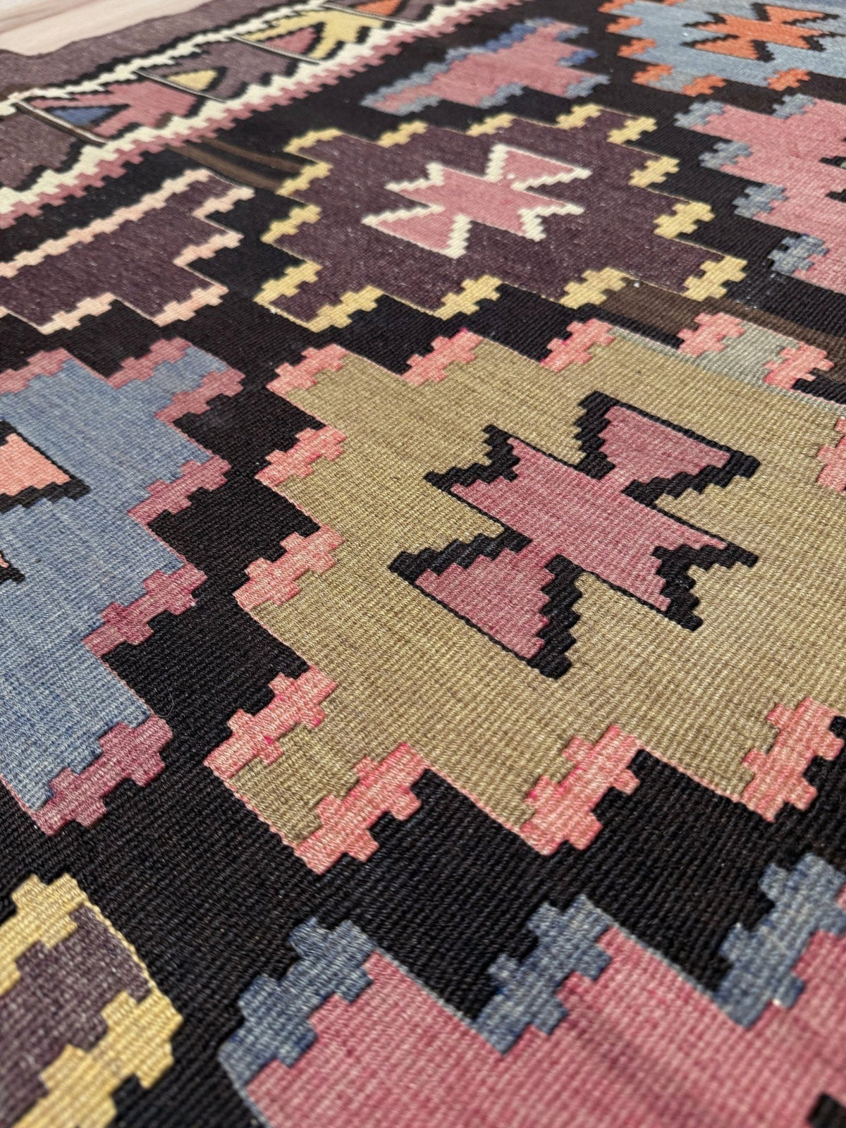 Diamond Caucasian Kilim • Handmade Vintage Flatweave Rug (4'11"x9'2")