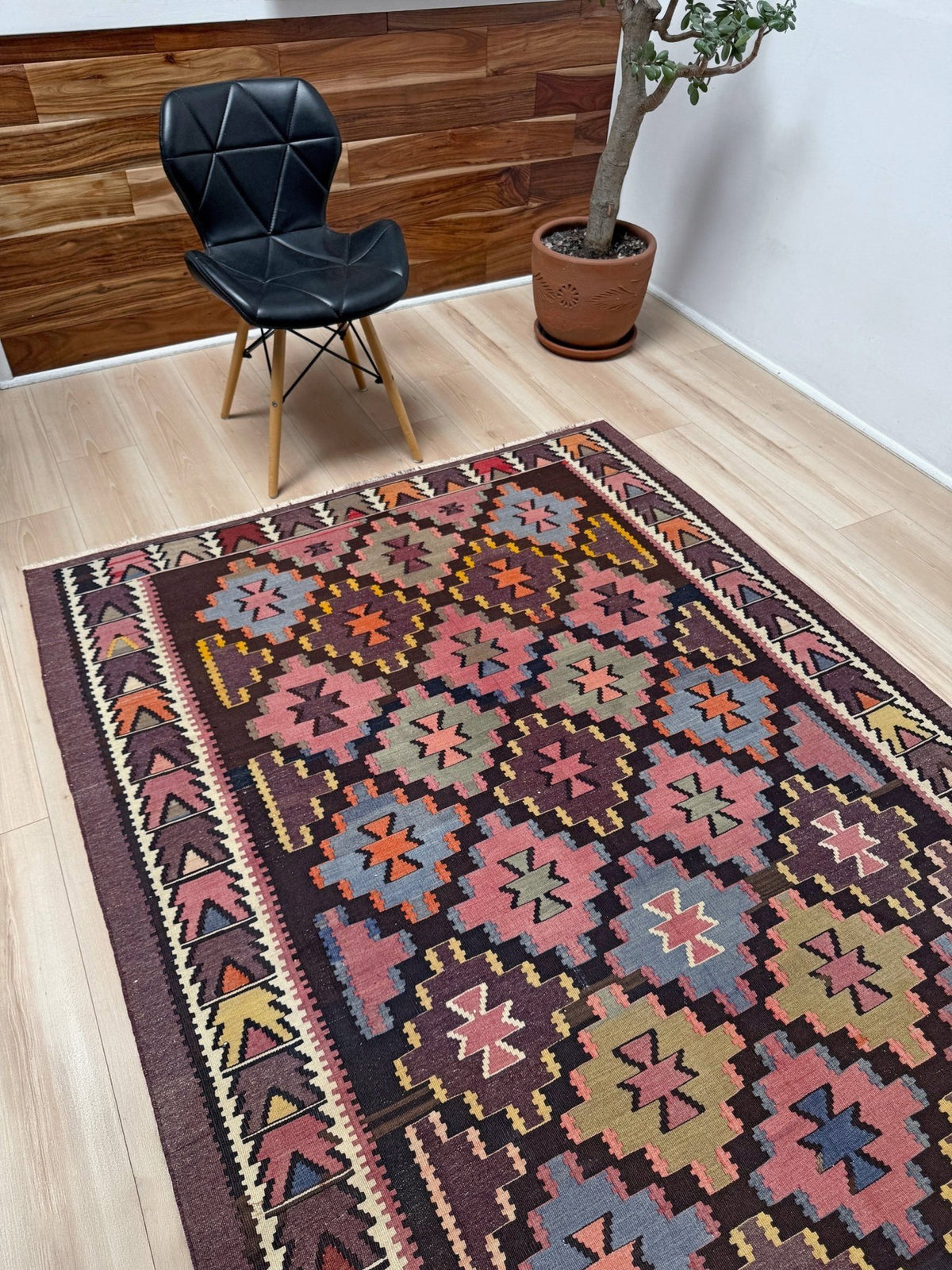 Diamond Caucasian Kilim • Handmade Vintage Flatweave Rug (4'11"x9'2")