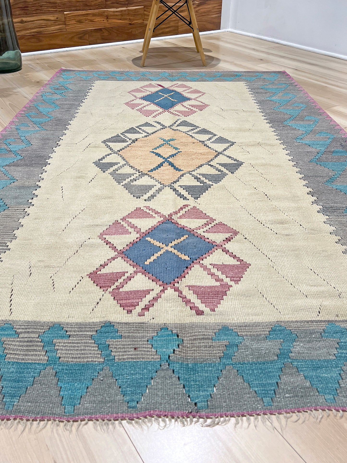 5x7 Handmade Turkish Kilim Navajo Style Rug. Wool geometric design Rug Shop San Francisco Bay Area. Buy Handmade Wool flatweave rug Palo Alto Berkeley for Living Room, Dining, Kitchen, Bedroom, Nursery. Free shipping