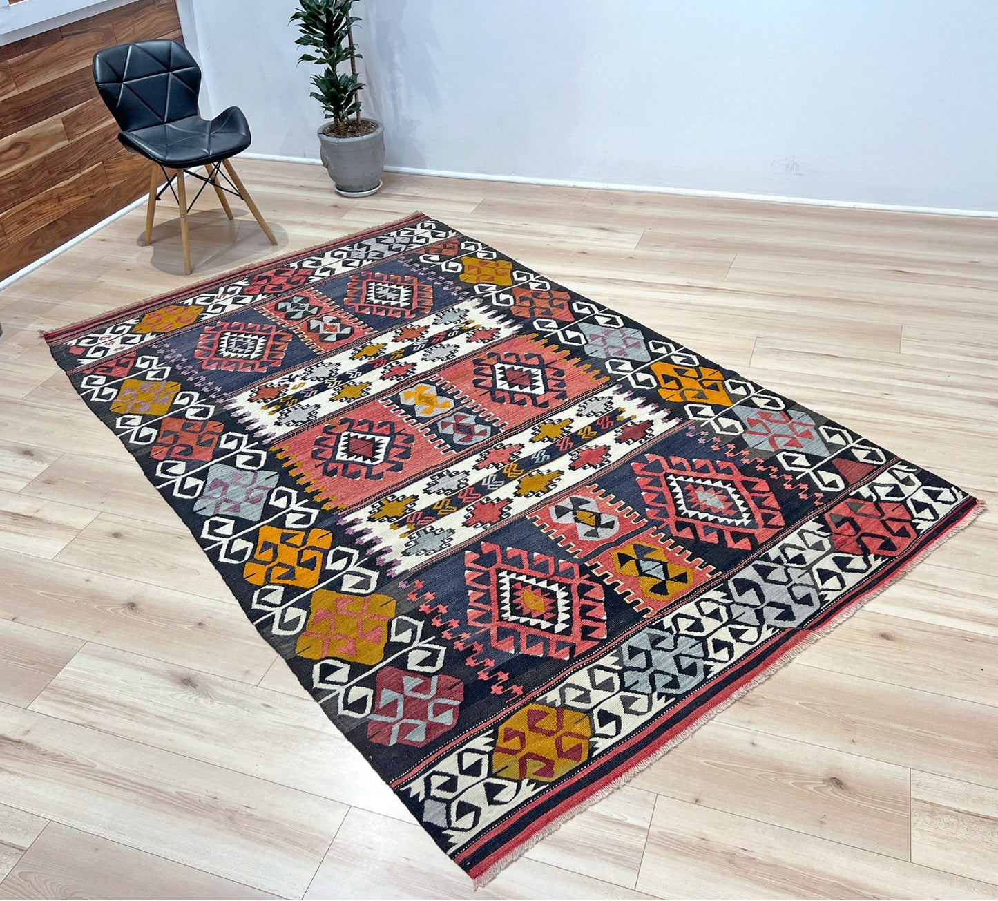 6x8 Navajo style flatweave Turkish Kilim rug shop san francisco bay area. 6x8 Handmade wool rug. Buy handmade rug online.