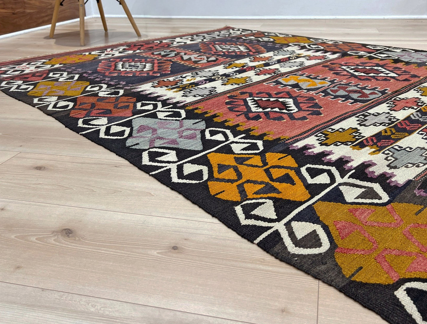 6x8 Navajo style flatweave Turkish Kilim rug shop san francisco bay area. 6x8 Handmade wool rug. Buy handmade rug online.