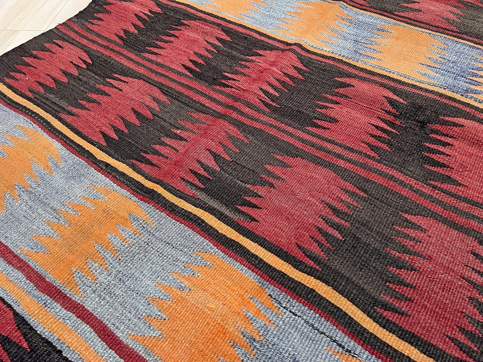 Vintage striped handmade turkish kilim rug shop. Wool Flatweave rug nursery kitchen bedroom