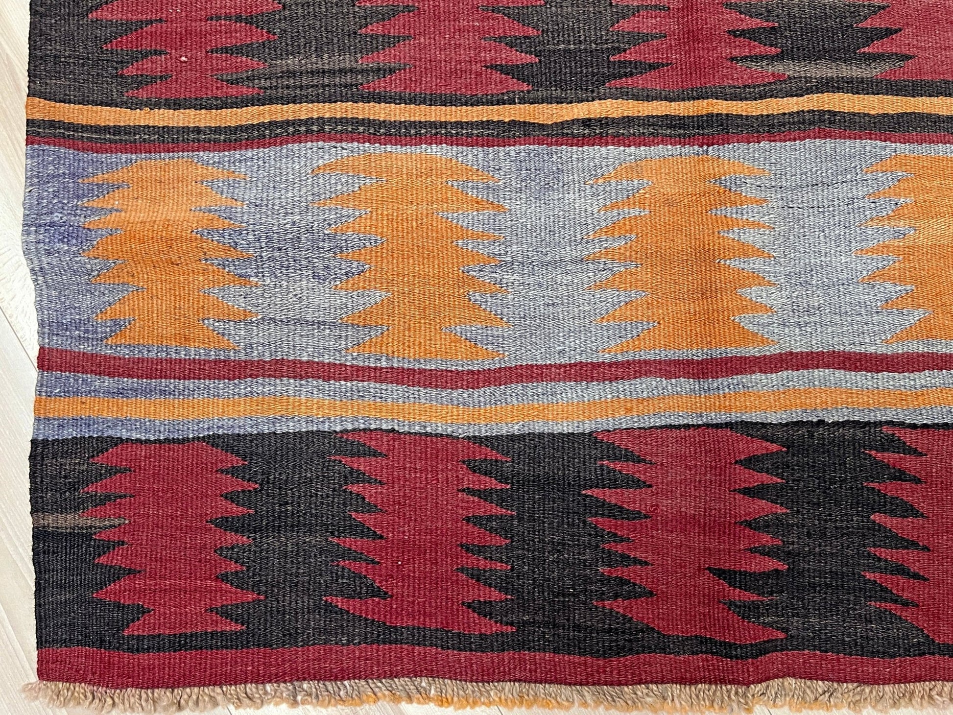 Vintage striped handmade turkish kilim rug shop. Wool Flatweave rug nursery kitchen bedroom