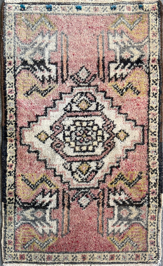 2X3 HANDMADE SMALL turkish mini RUG FOR ENTRY BATHROOM KİTCHEN under the desk. Wool carpet from the best rug shop san francisco bay area. Free shipping.