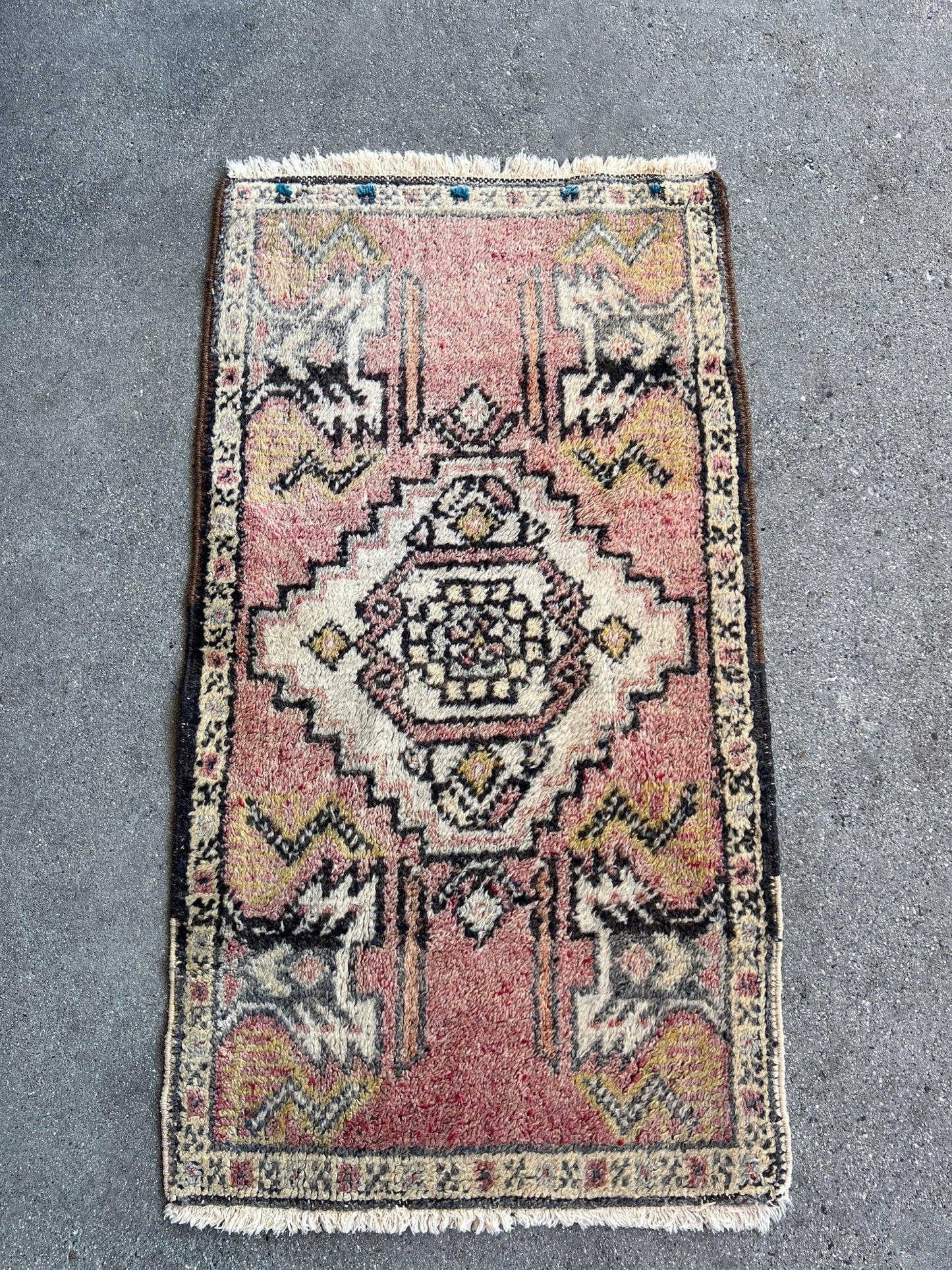 Vintage turkish mini rug 2x3 dusty rose and ivory handmade wool accent rug — perfect for entryway, kitchen, bathroom, bedside; free shipping from the best rug shop in the San Francisco Bay Area, Burlingame CA.