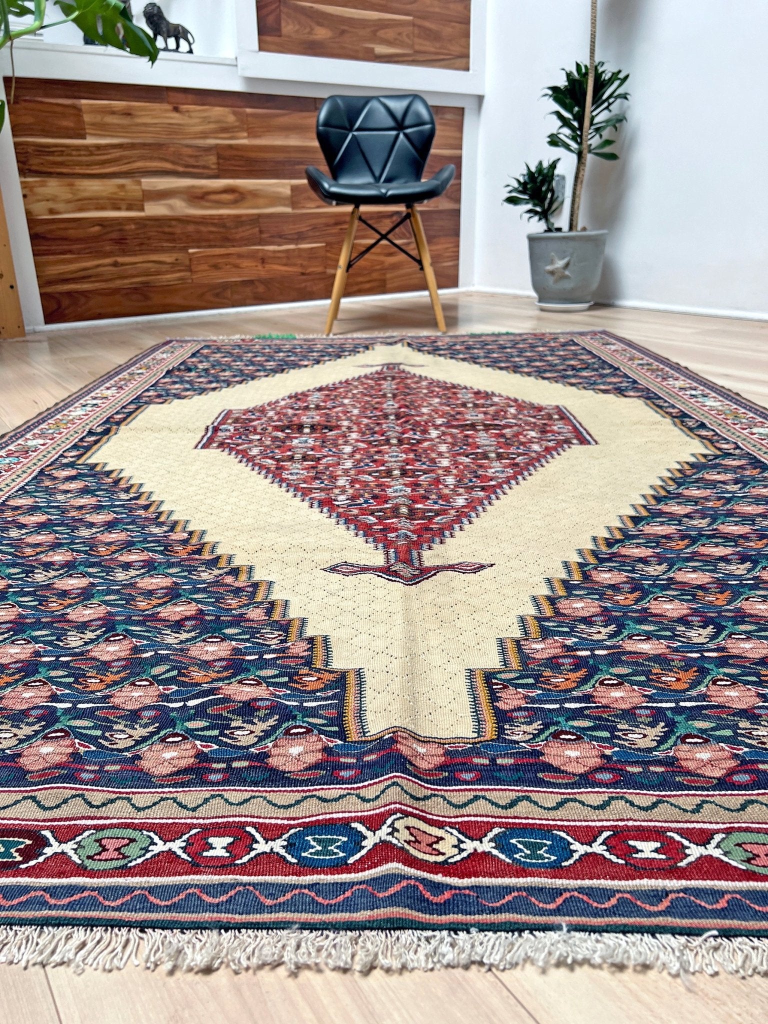 senneh vintage persian kilim rug shop berkeley palo alro. Handmade wool flatweave rug shop san francisco bay area.