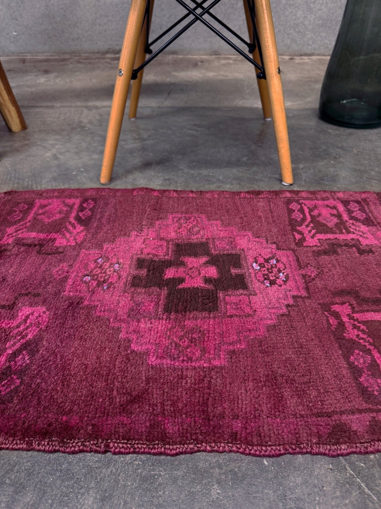 berry red pink Turkish mini rug with amaranth tones 20x30 hand-knotted wool rug for entryway bathroom bedside kitachen. From Indigo Rugs, Burlingame — the best rug shop in the San Francisco Bay Area. Free shipping.